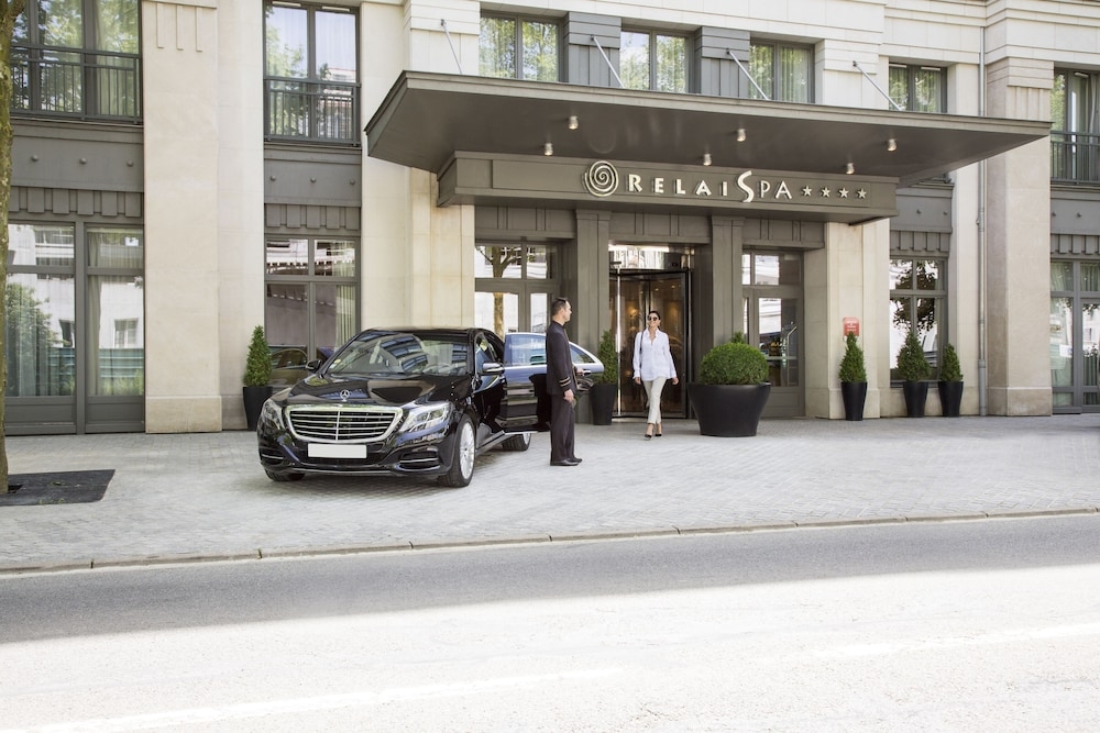 숙박 시설 입구