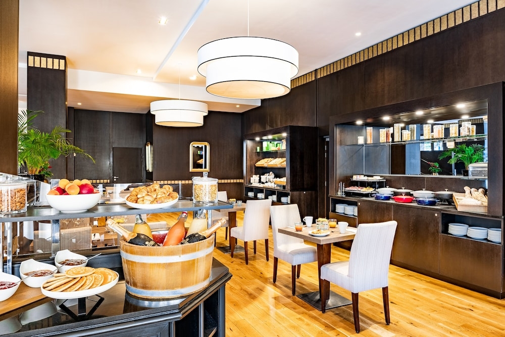 뷔페 아침 식사