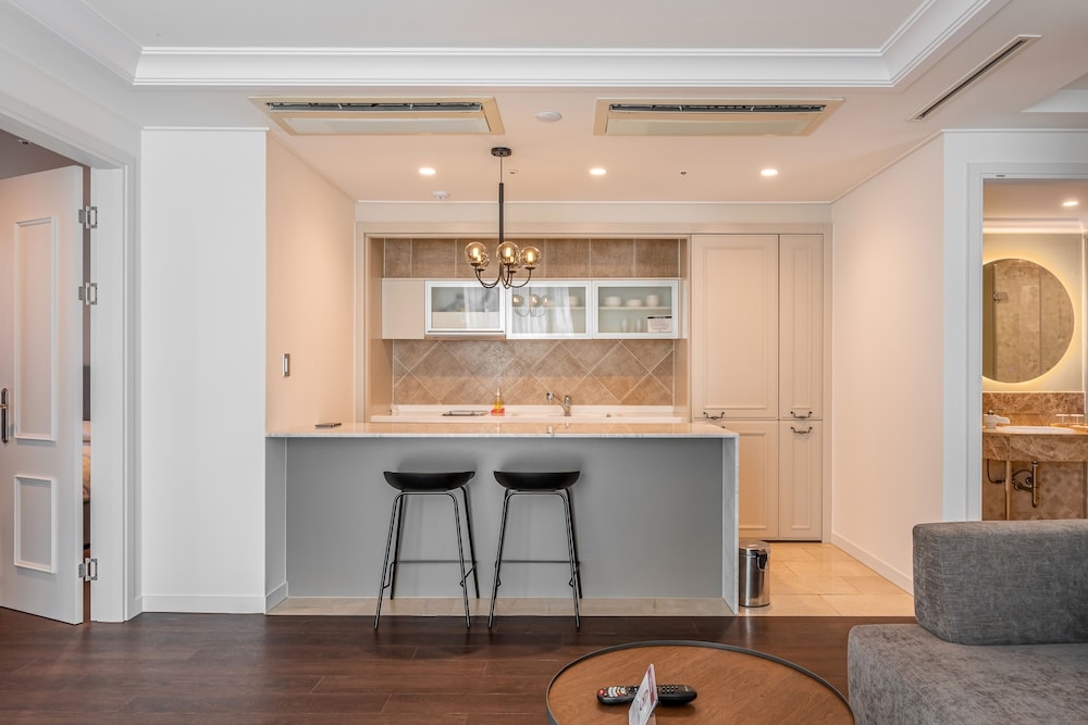 객실 내 식사 공간