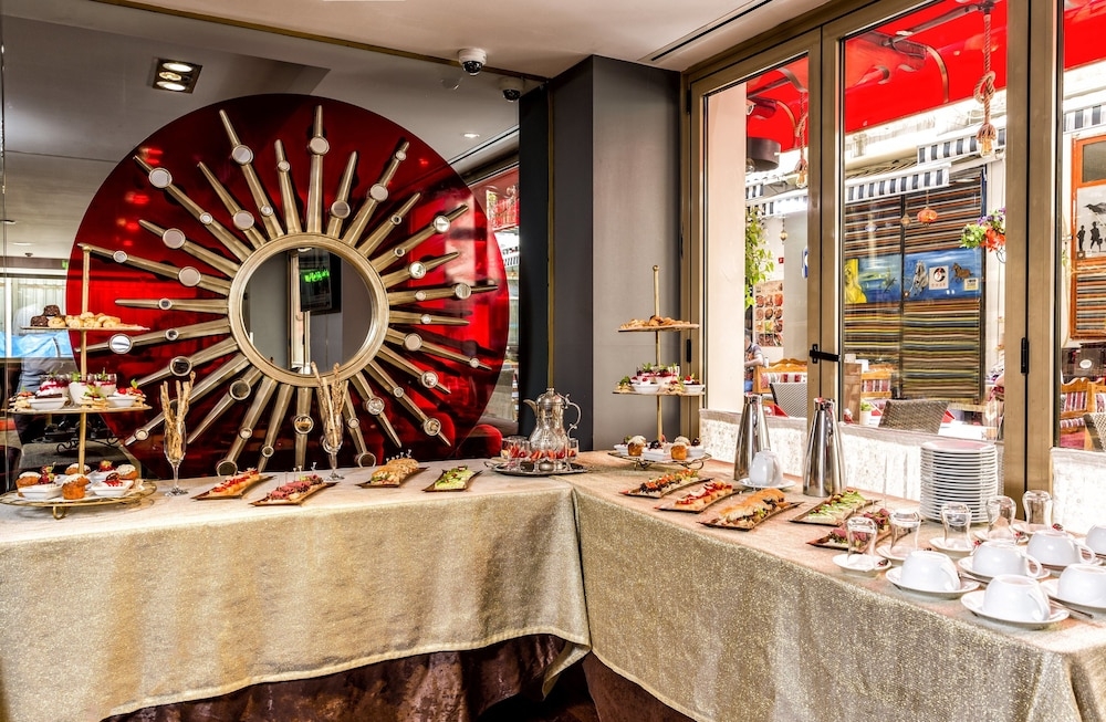 뷔페 아침 식사