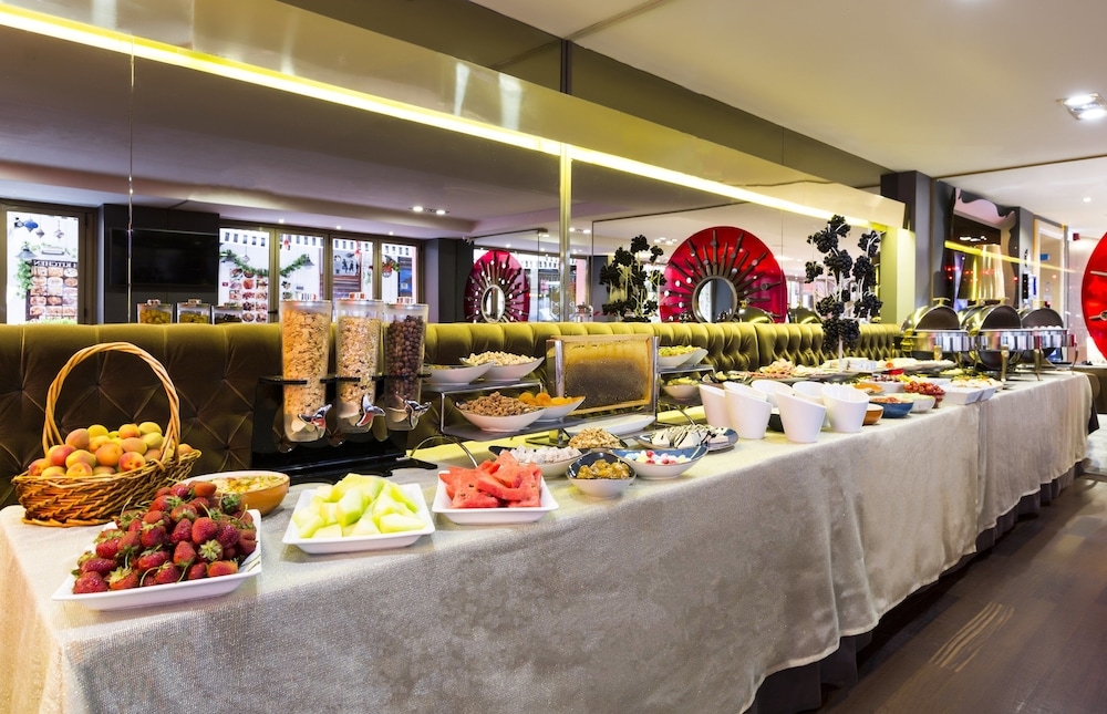 뷔페 아침 식사