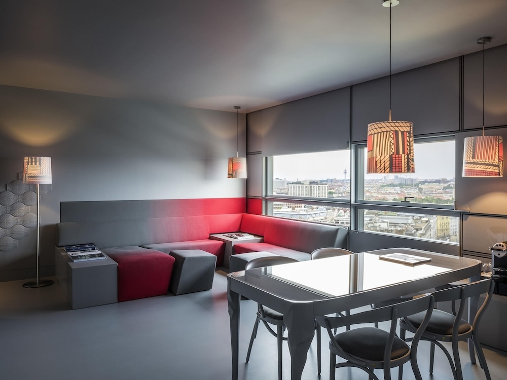 객실 내 식사 공간