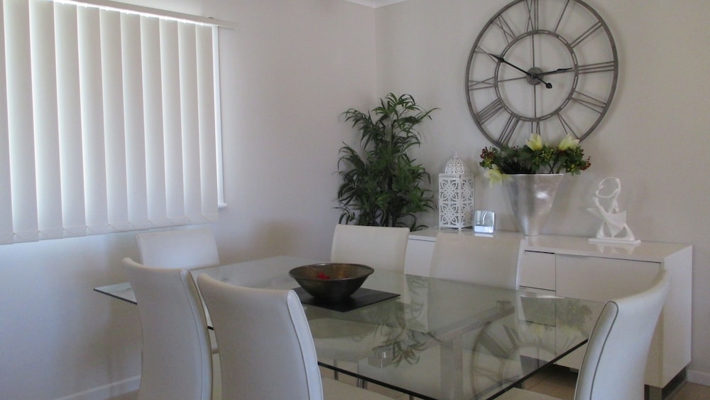 객실 내 식사 공간