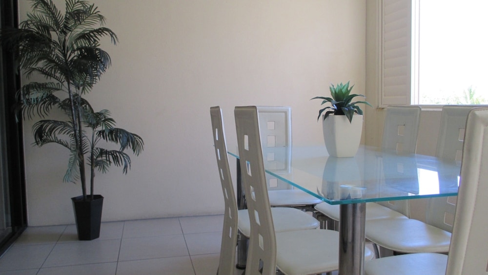 객실 내 식사 공간