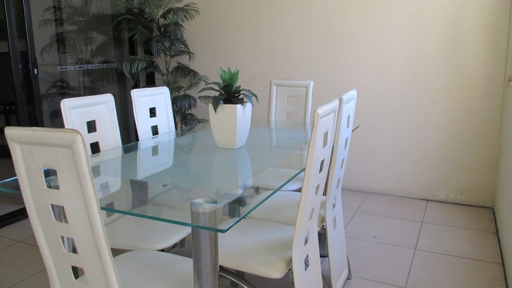 객실 내 식사 공간