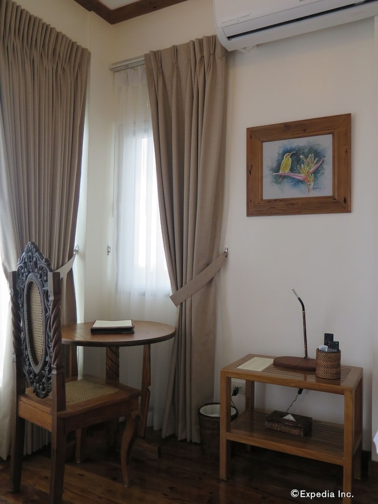 객실 내 식사 공간