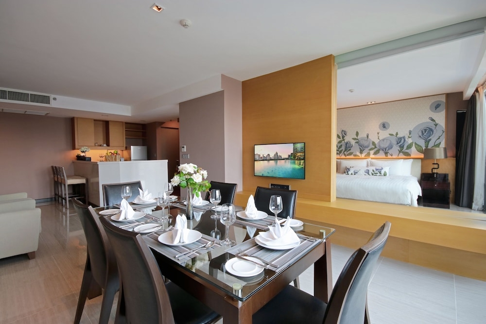 객실 내 식사 공간