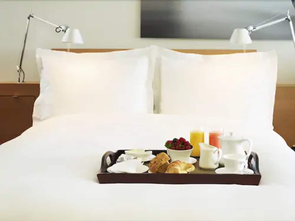 객실 내 식사 공간