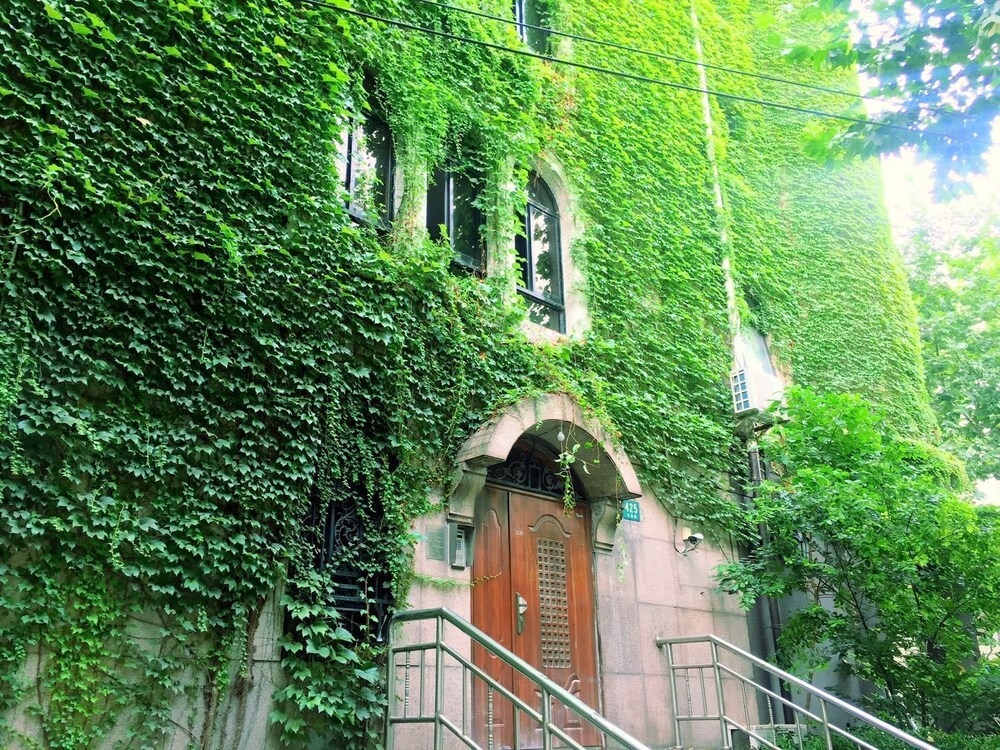 숙박 시설 입구