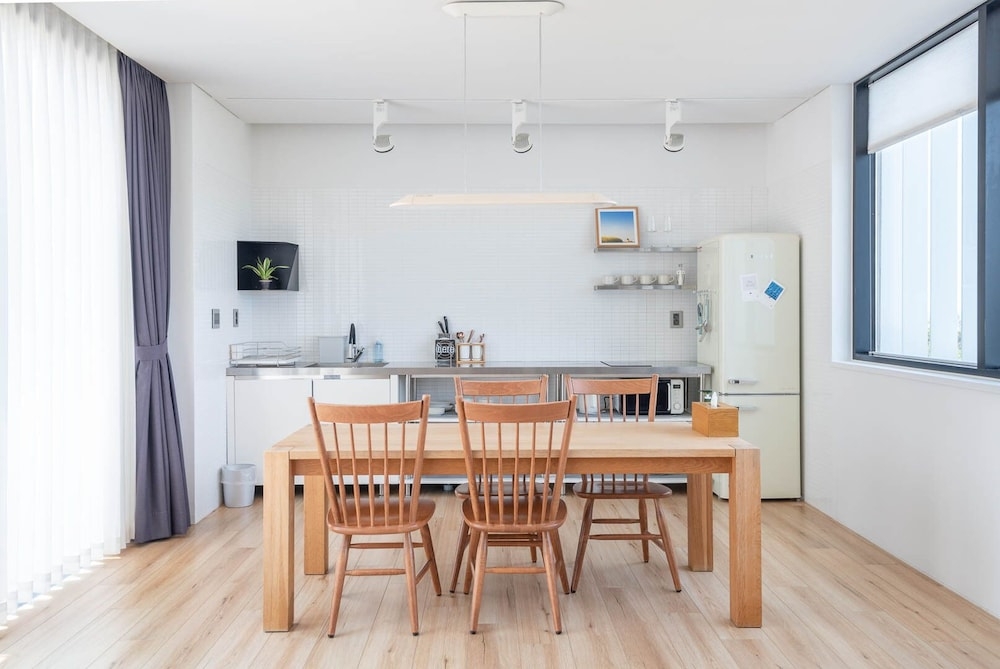 객실 내 식사 공간