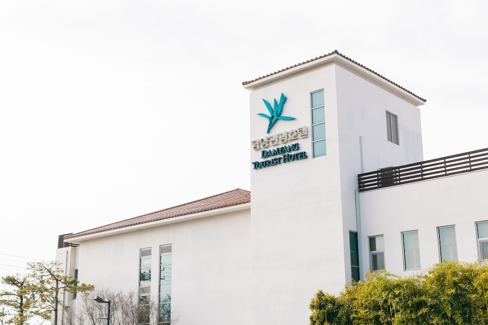 숙박 시설 정면