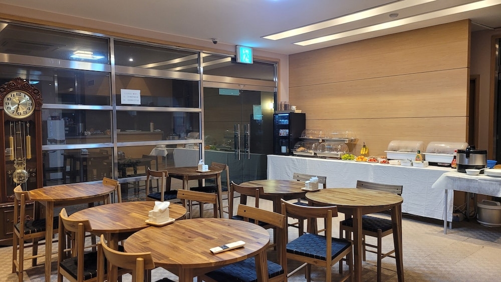 뷔페 아침 식사