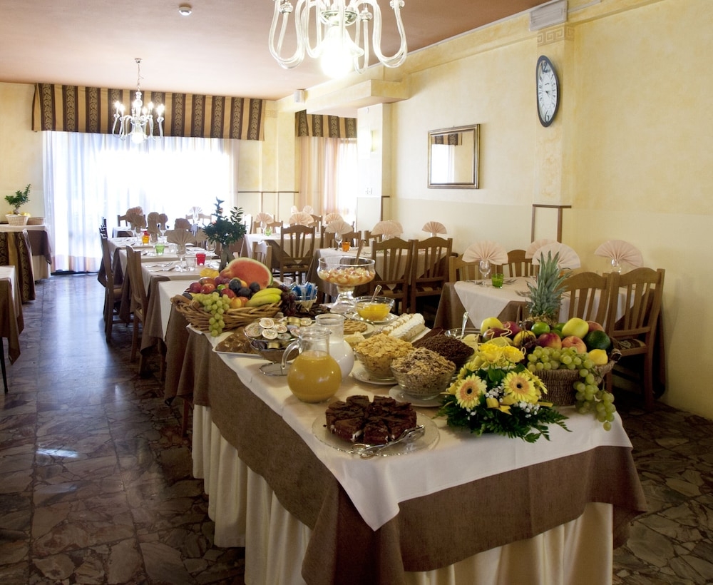 뷔페 아침 식사