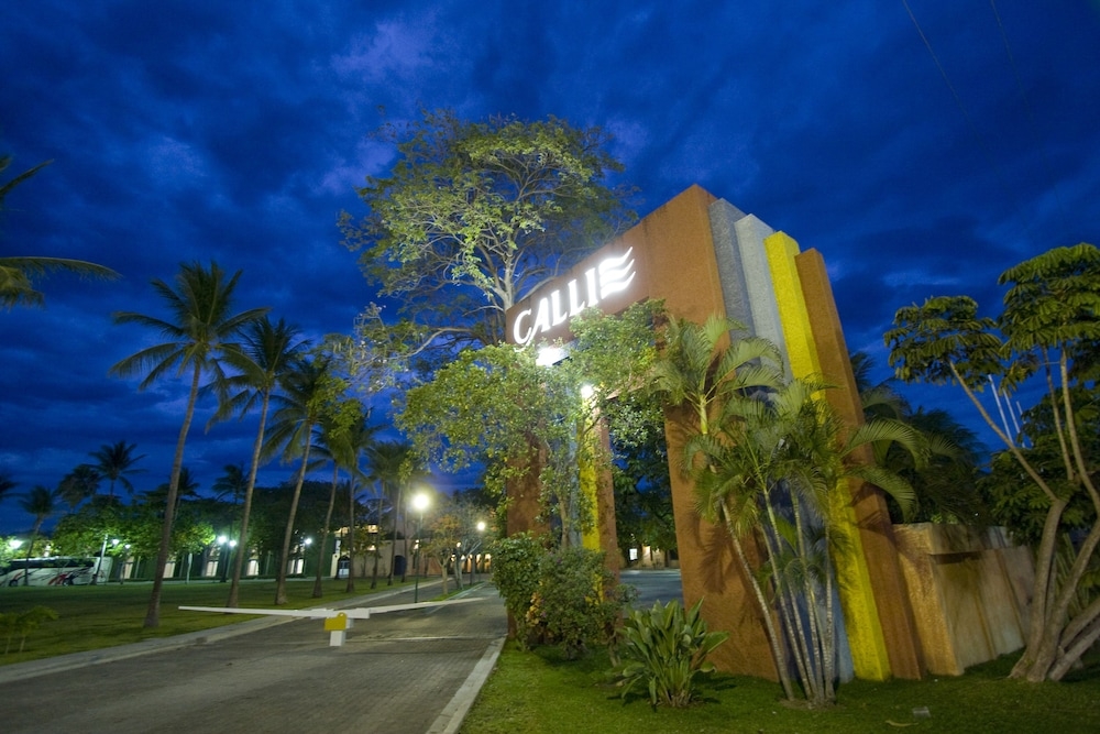 숙박 시설 정면 - 저녁/밤