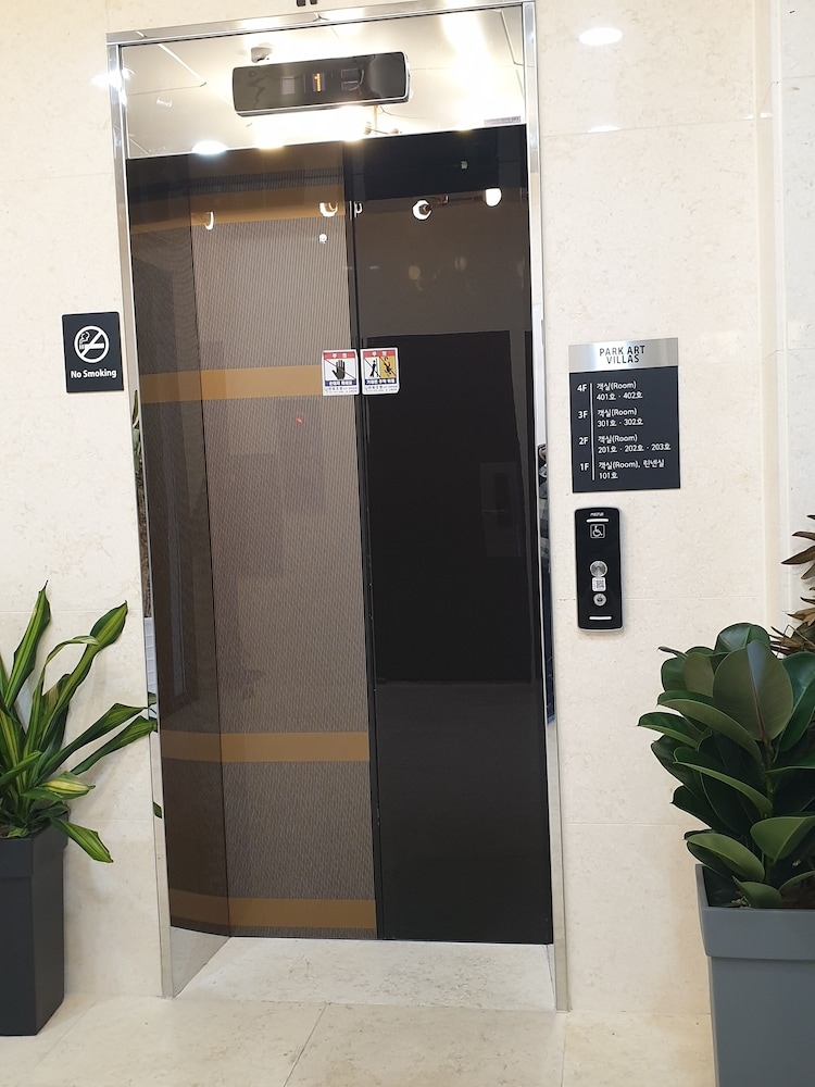 숙박 시설 정면