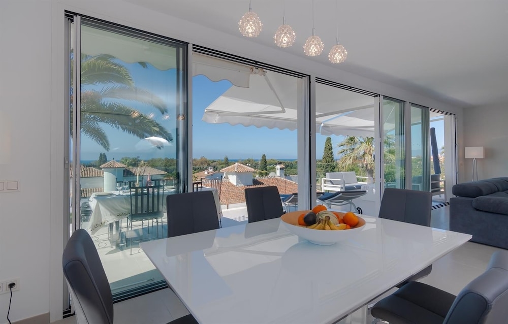 객실 내 식사 공간