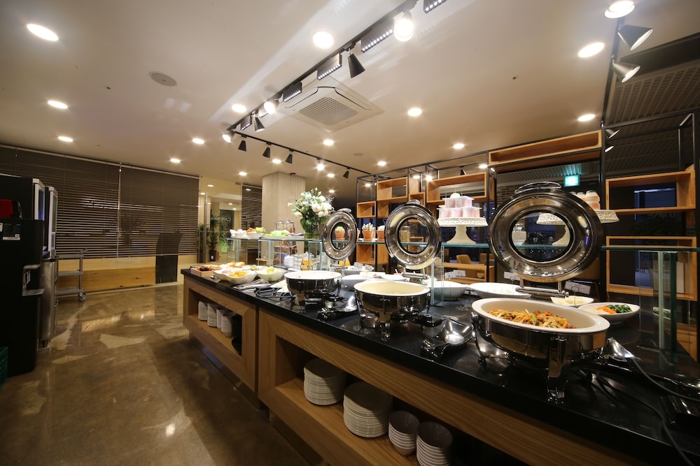 뷔페 아침 식사