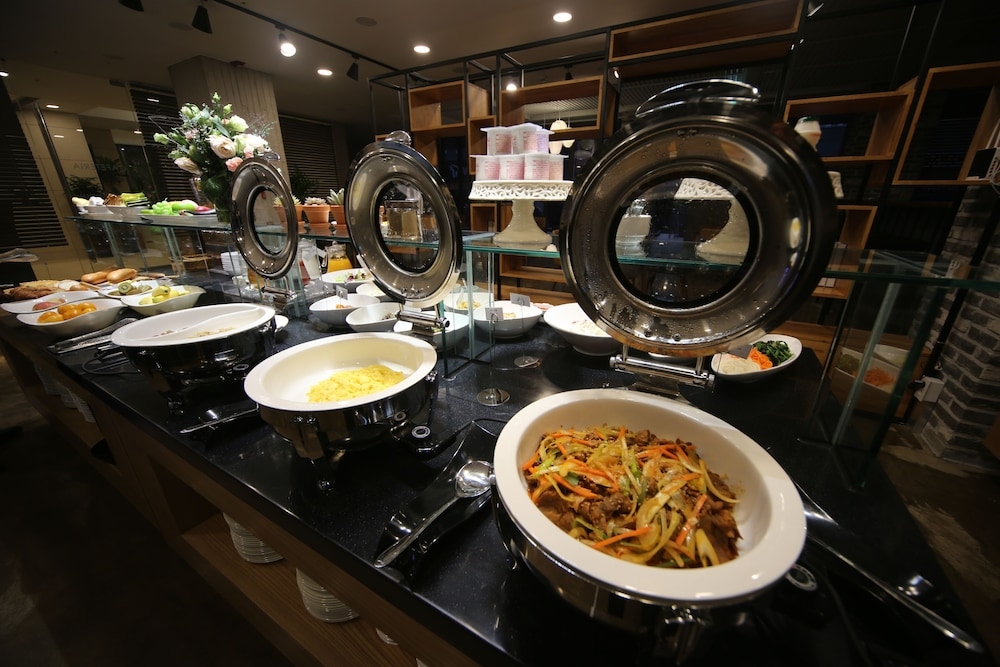 뷔페 아침 식사