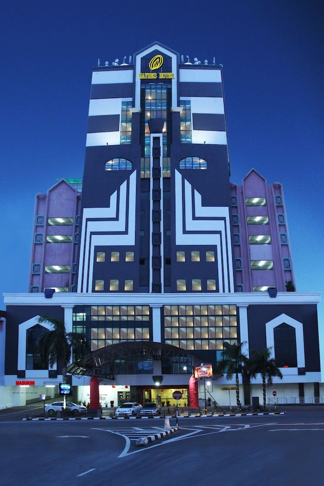 숙박 시설 정면 - 저녁/밤