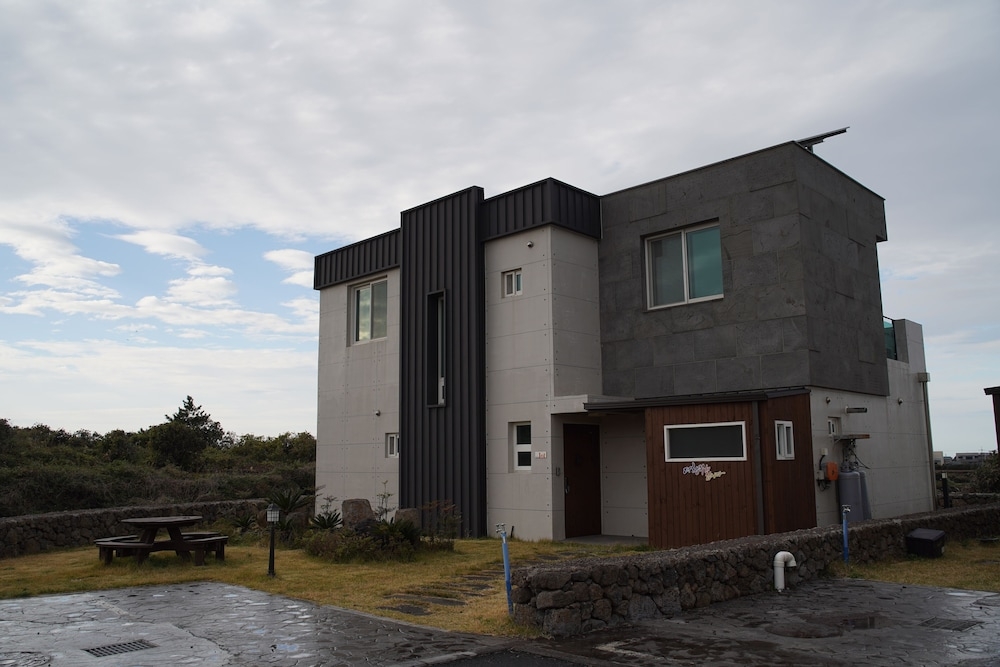 숙박 시설 정면