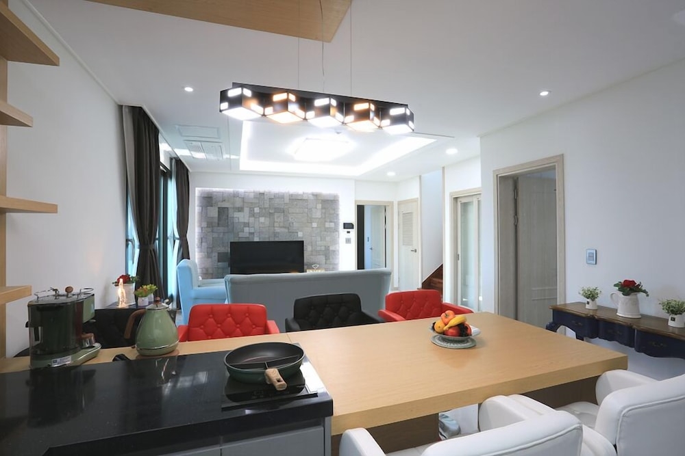 객실 내 식사 공간