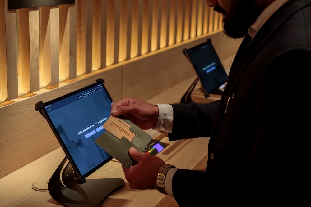 체크인/체크아웃 키오스크