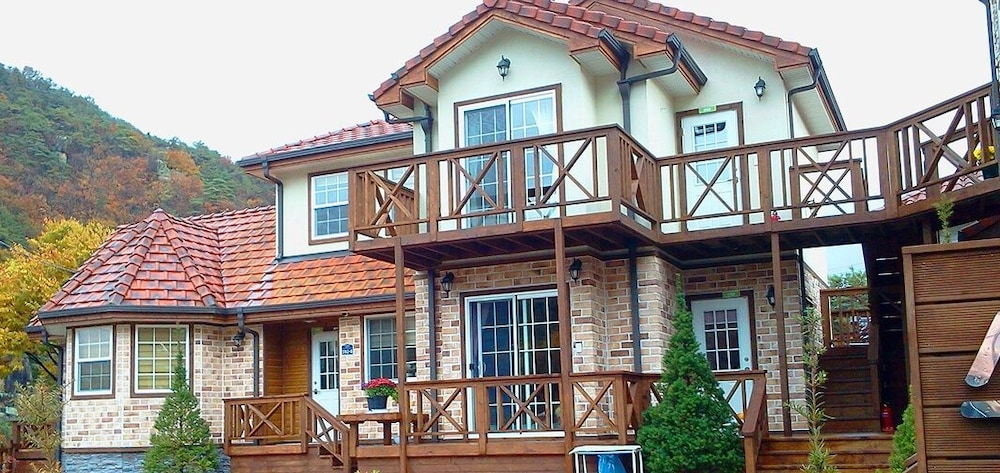 숙박 시설 정면