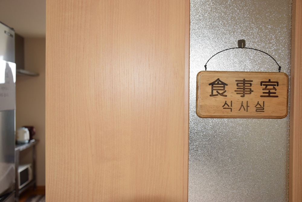 객실 내 식사 공간