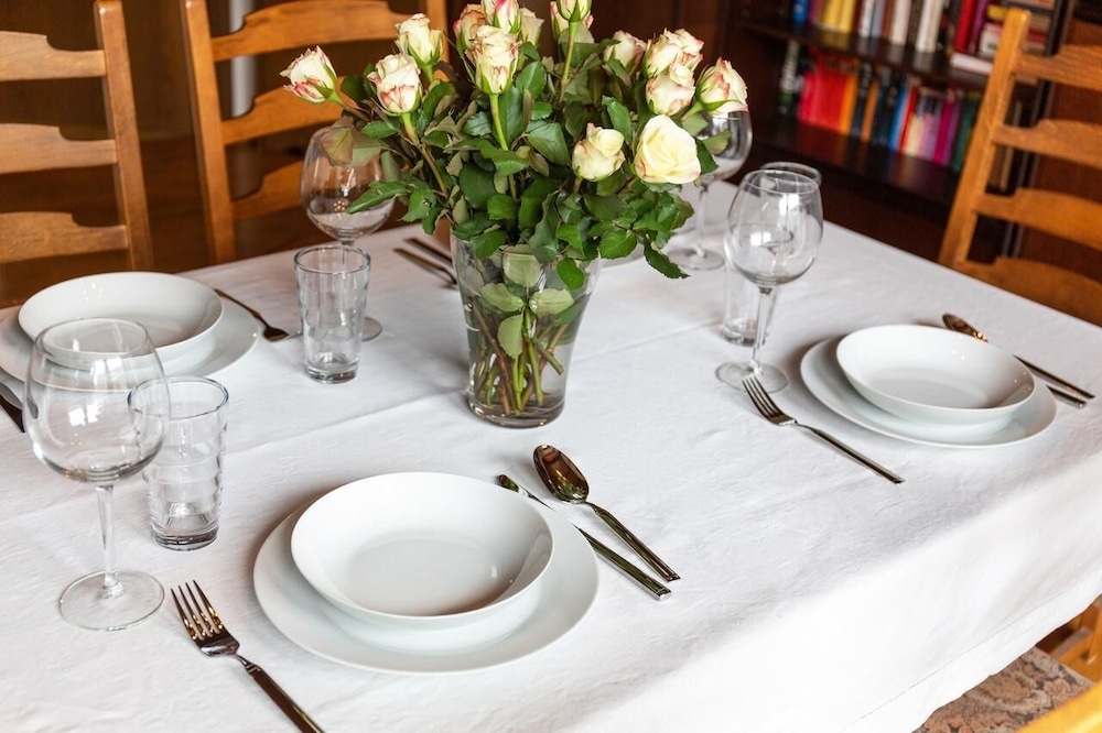 객실 내 식사 공간