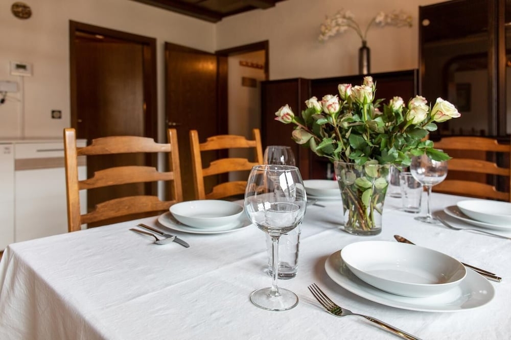 객실 내 식사 공간