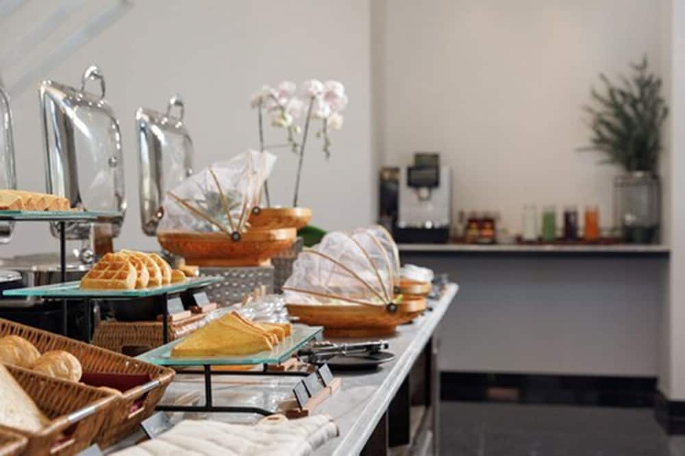 뷔페 아침 식사