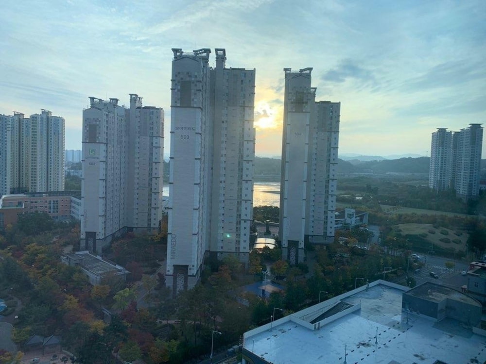 숙박 시설에서 보는 시내 전망