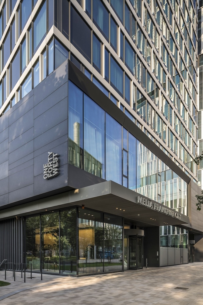 숙박 시설 입구