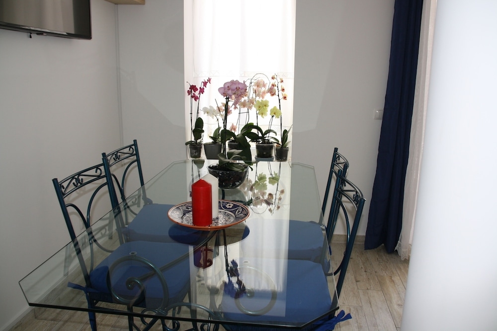 객실 내 식사 공간