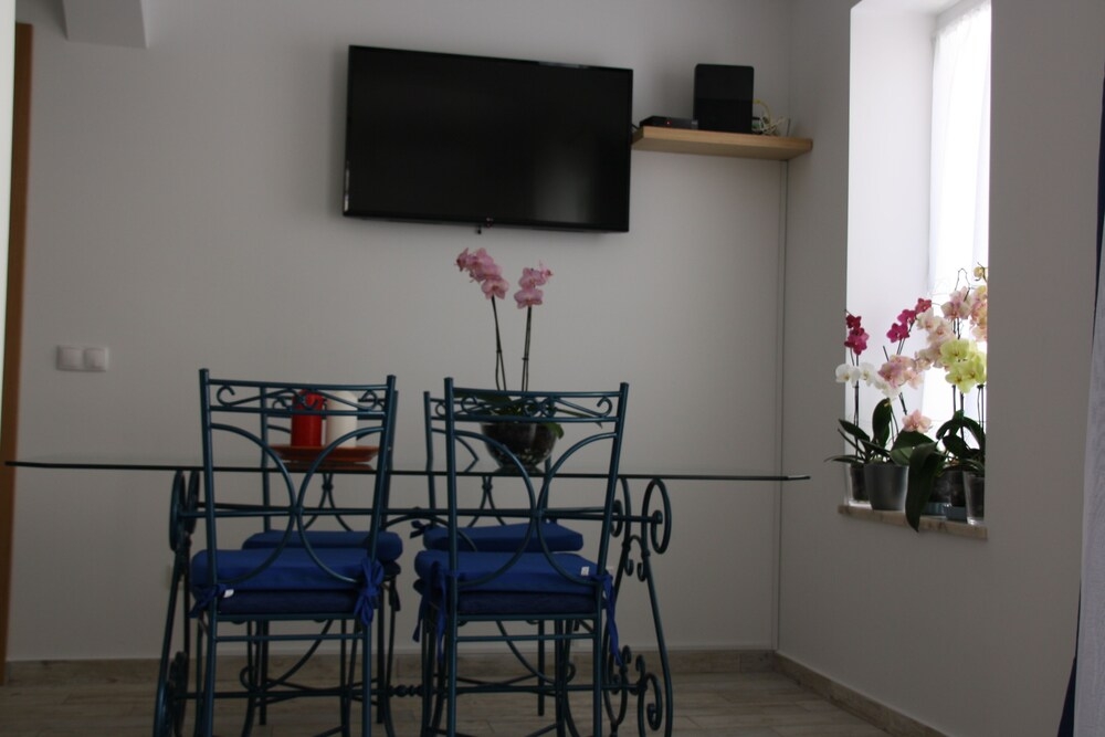 객실 내 식사 공간