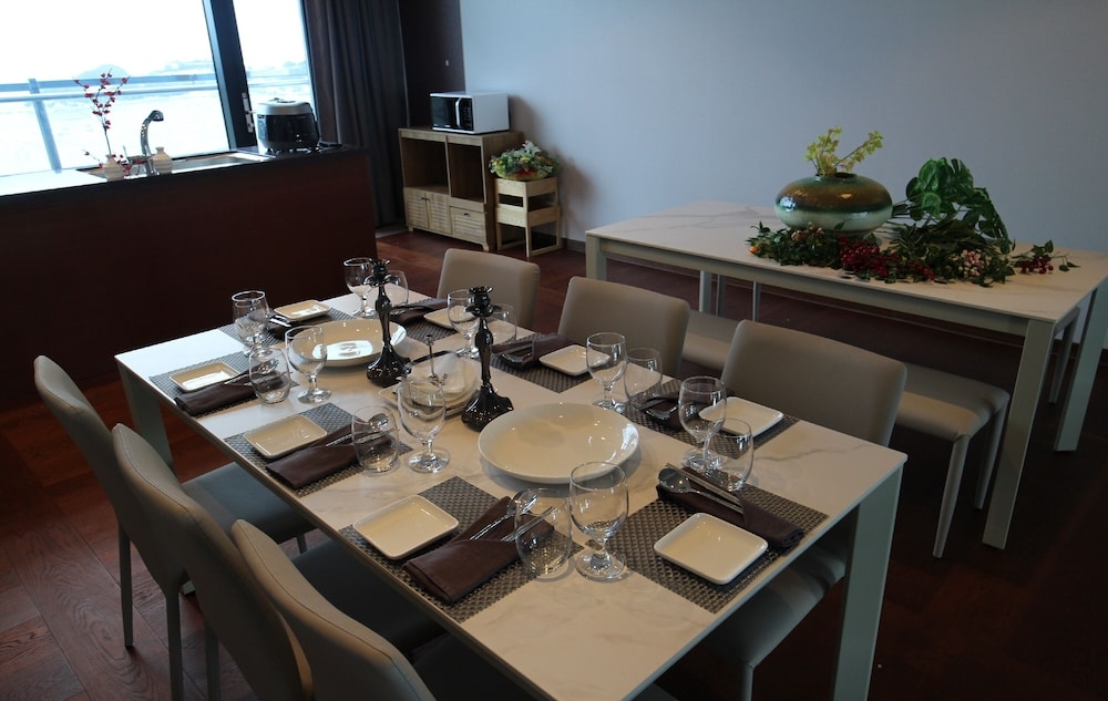 객실 내 식사 공간