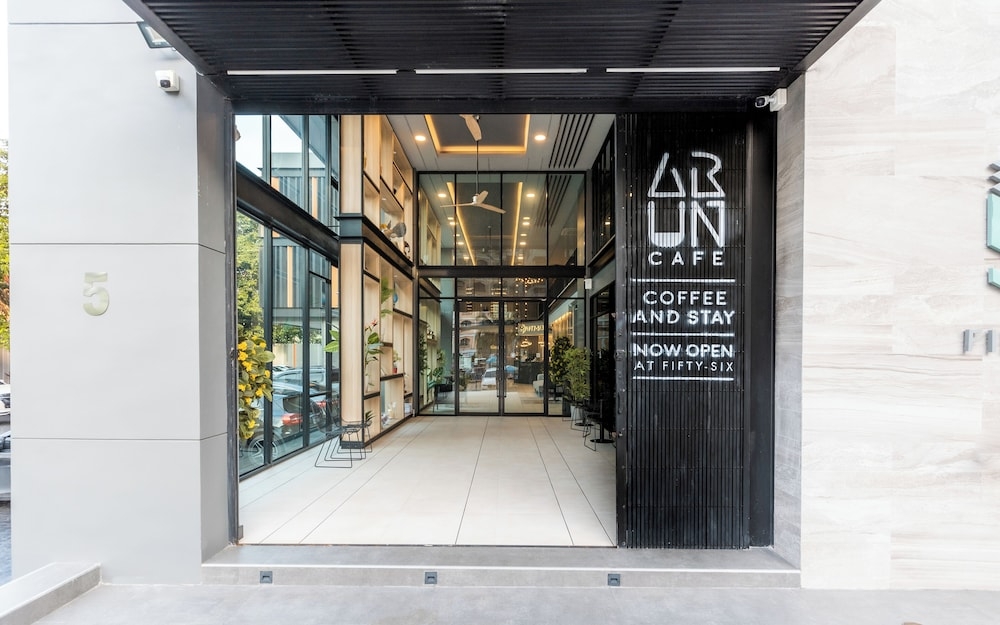 숙박 시설 입구