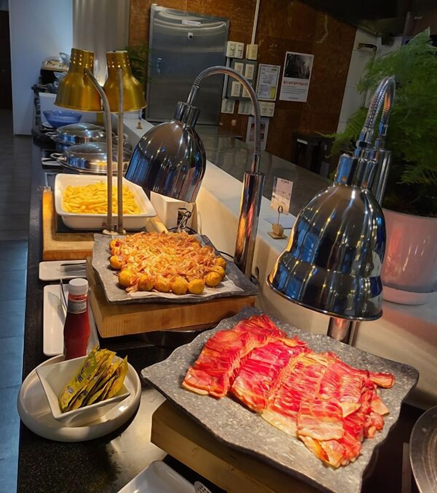 뷔페 아침 식사