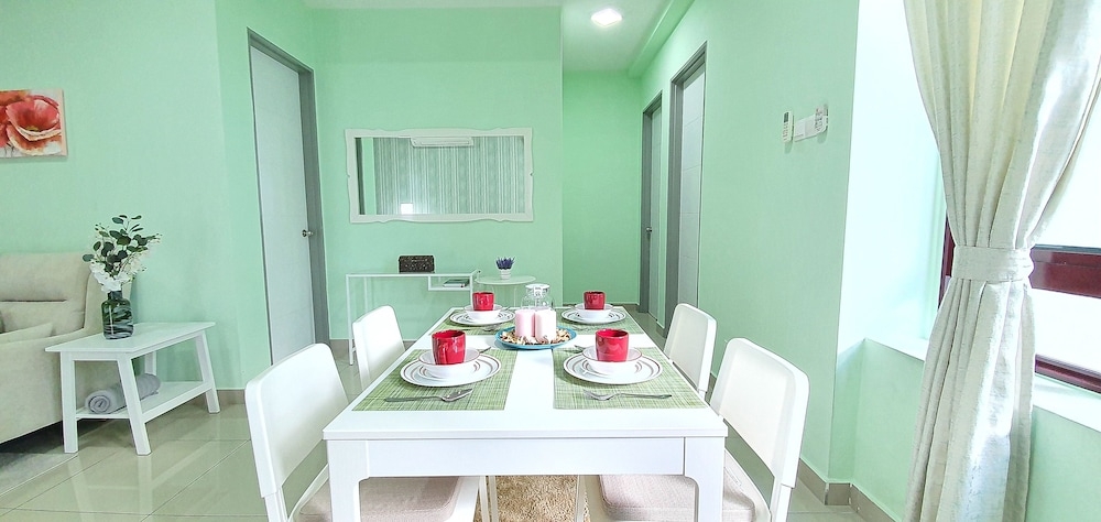 객실 내 식사 공간