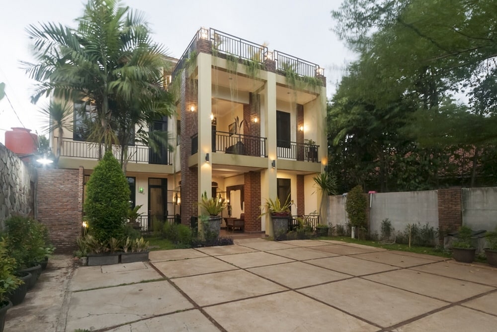 숙박 시설 정면