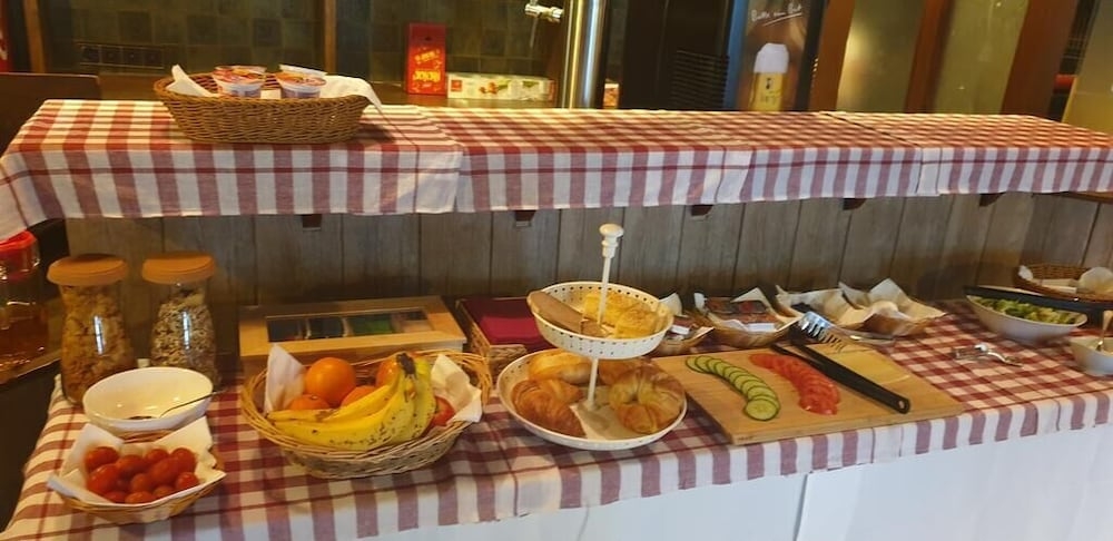 뷔페 아침 식사