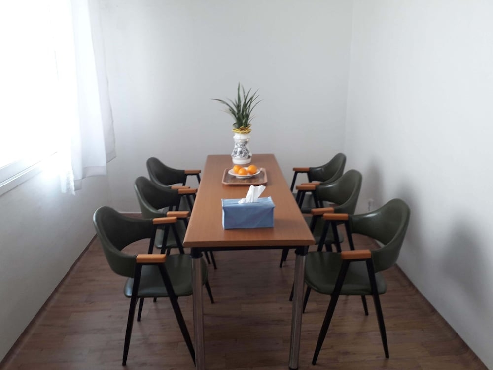 객실 내 식사 공간