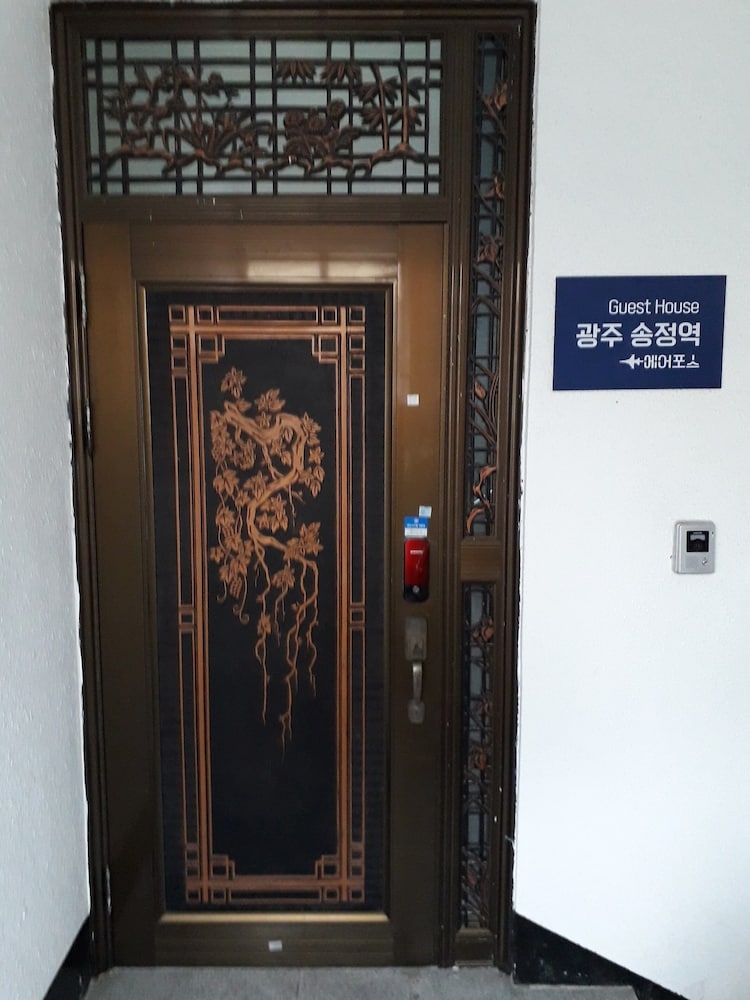 숙박 시설 입구