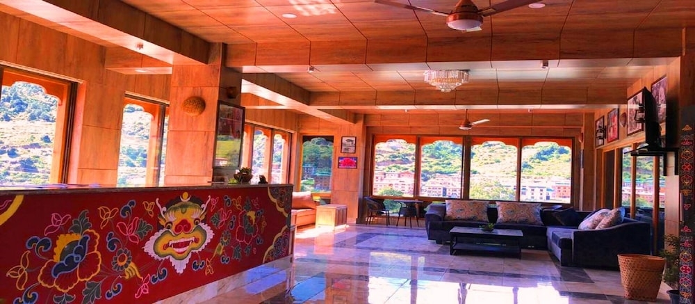 로비 좌석 공간