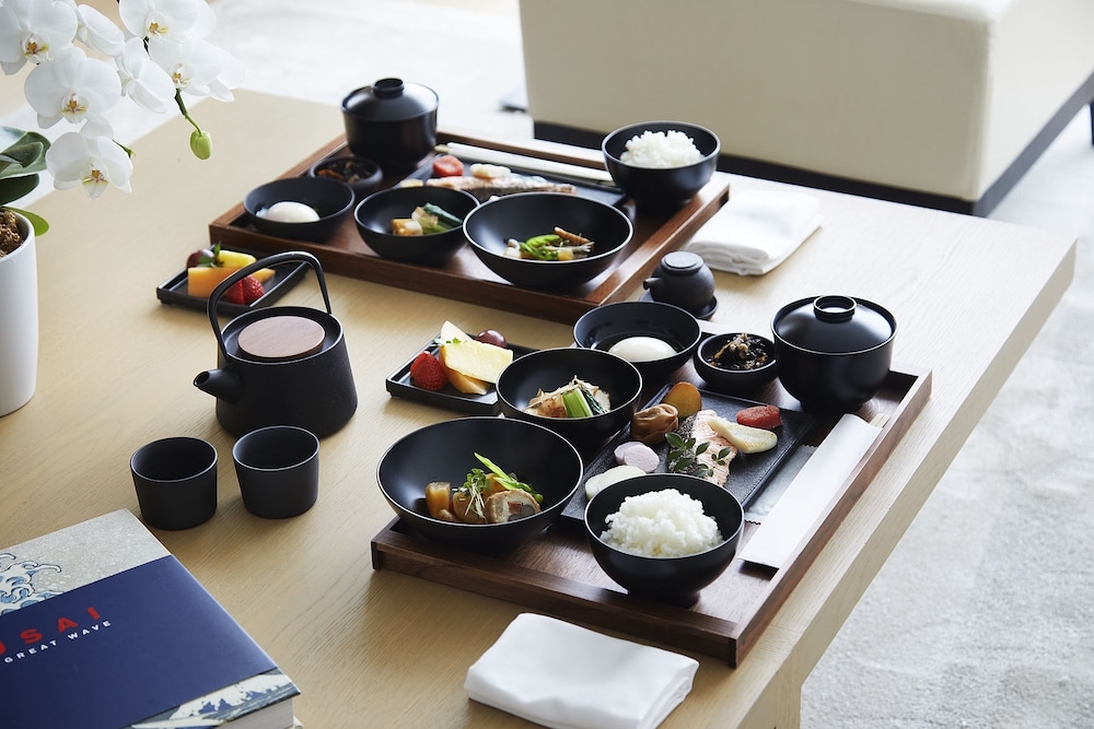 객실 내 식사 공간