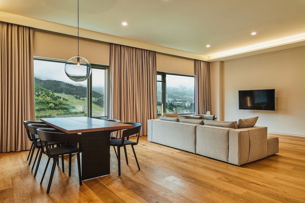 객실 내 식사 공간