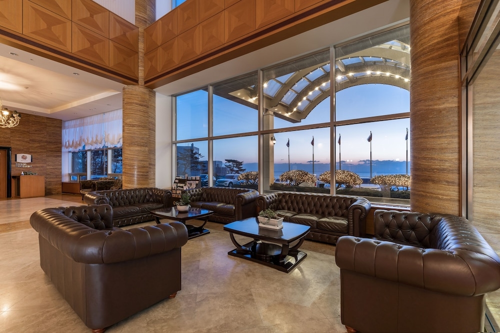 로비 좌석 공간