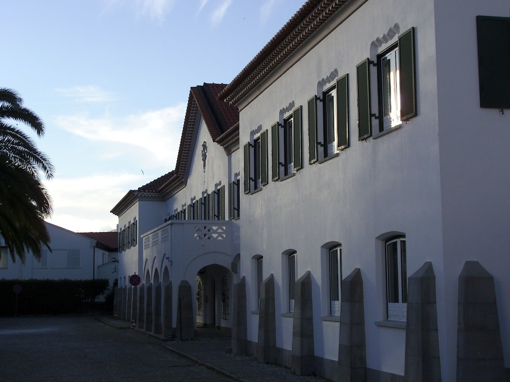 숙박 시설 정면 - 저녁/밤