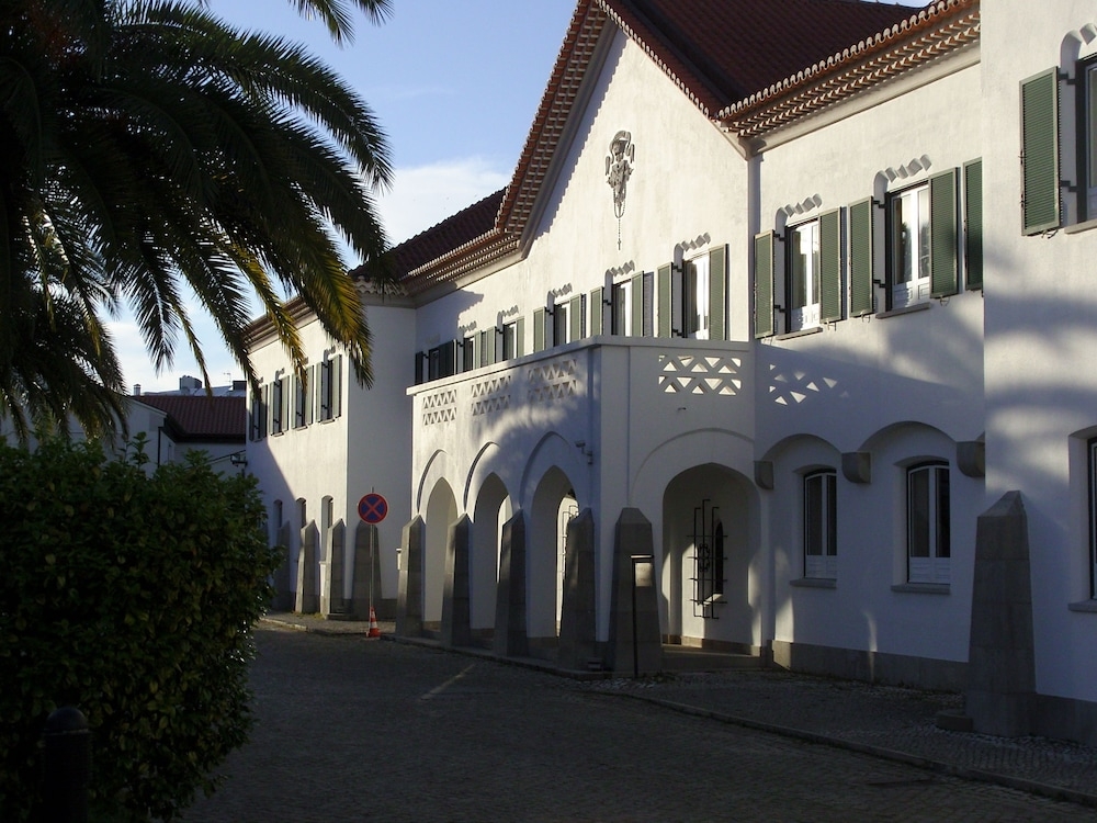 숙박 시설 정면 - 저녁/밤