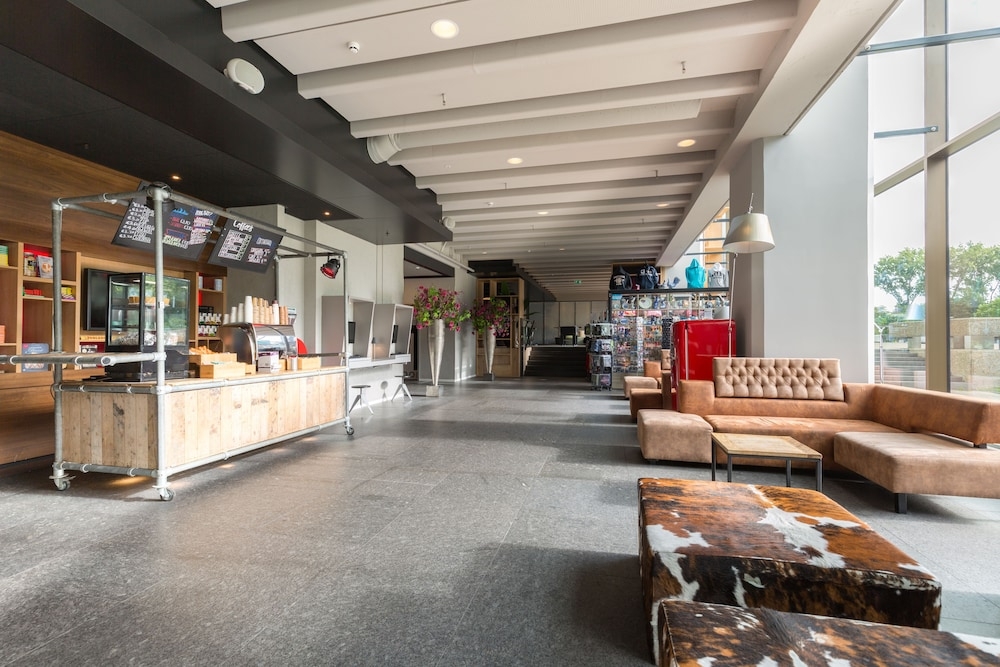 로비 좌석 공간